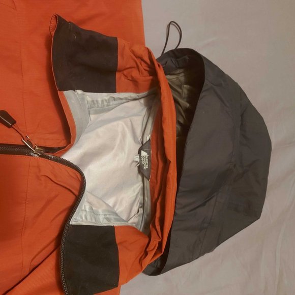 MEC Gore-tex jacket - Picture 2 of 6